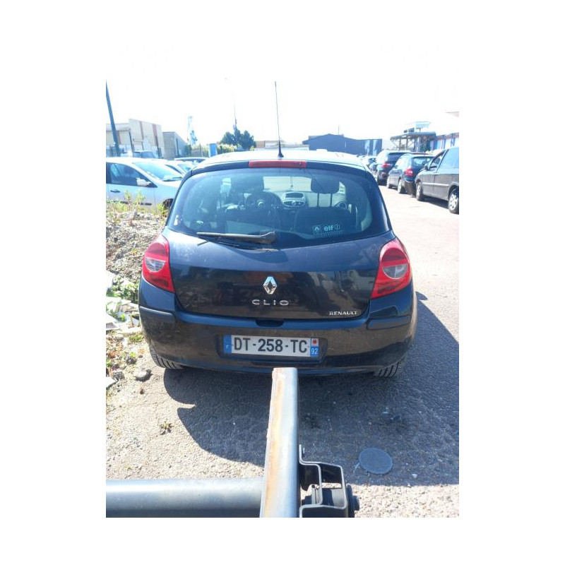 Feu arriere stop central RENAULT CLIO 3 PHASE 1 d’occasion