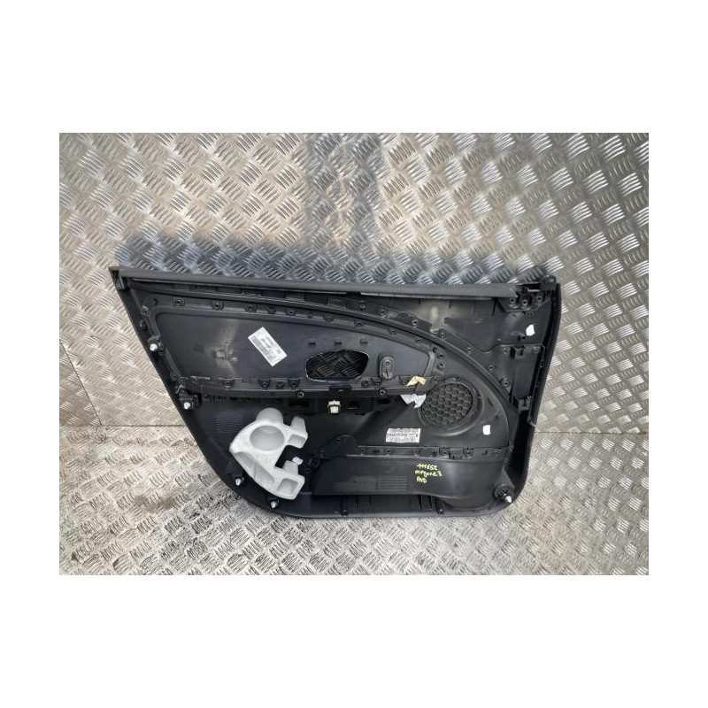 Panneau de porte avant droit RENAULT MEGANE 3 PHASE 1 BREAK d’occasion