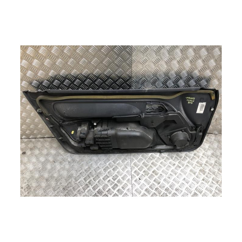 Panneau de porte avant droit RENAULT CLIO 2 PHASE 2 d’occasion