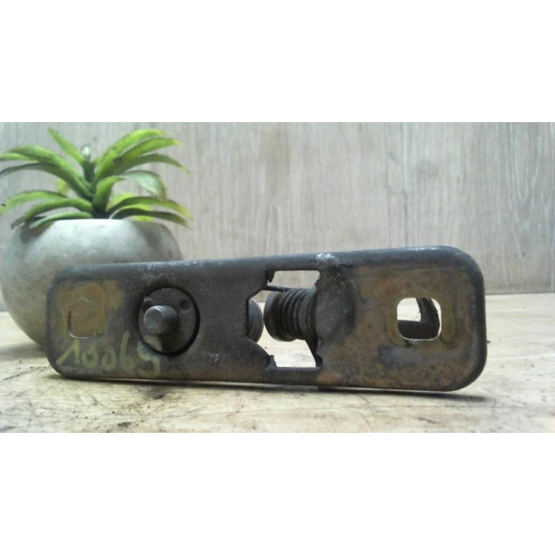 Serrure de capot VOLKSWAGEN GOLF 2 d’occasion