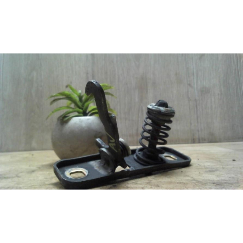 Serrure de capot VOLKSWAGEN GOLF 2 d’occasion