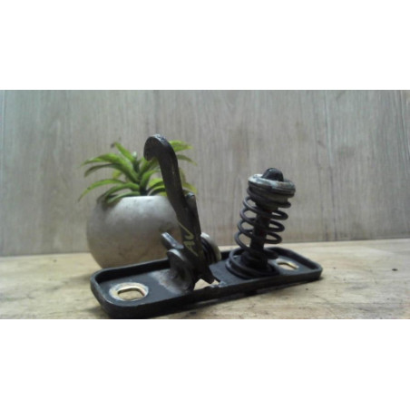 Serrure de capot VOLKSWAGEN GOLF 2 d’occasion