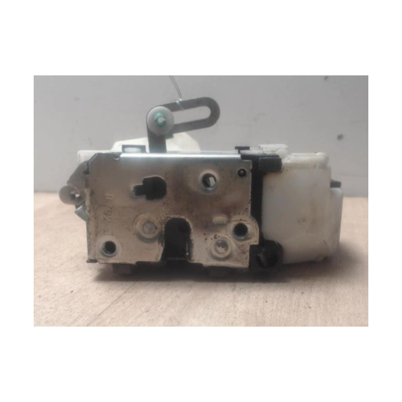 Serrure avant droit FIAT PUNTO 2 PHASE 2 d’occasion