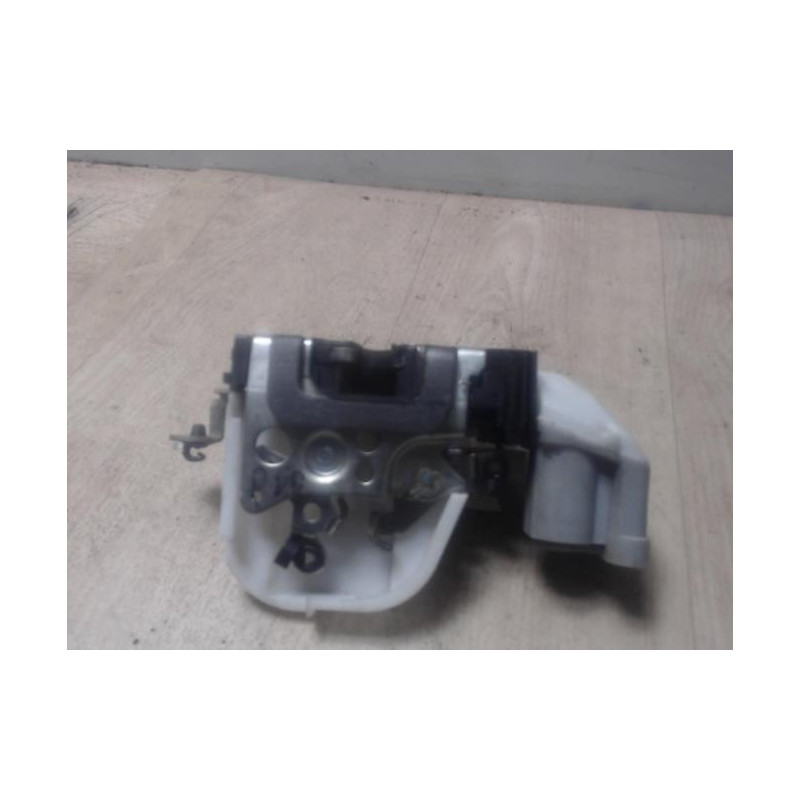 Serrure avant droit FIAT PUNTO 2 PHASE 2 d’occasion