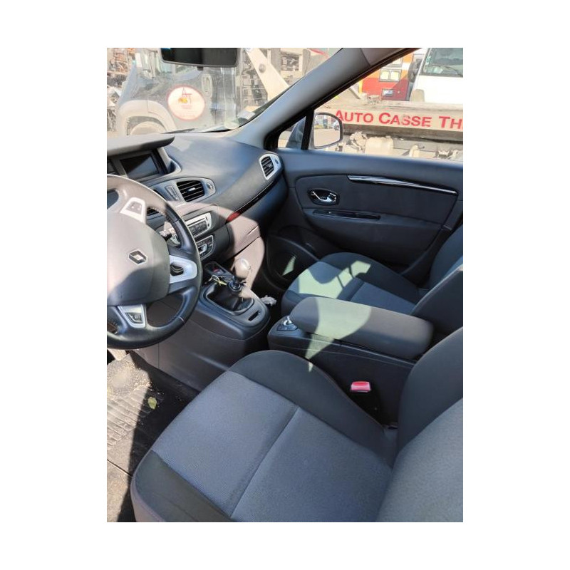 Porte avant gauche RENAULT SCENIC 3 PHASE 2 d’occasion