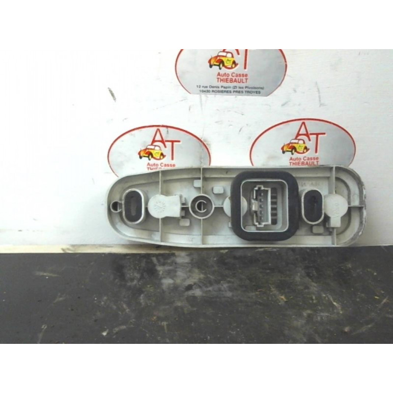 Platine feu arriere droit RENAULT TWINGO I PHASE 3 d’occasion