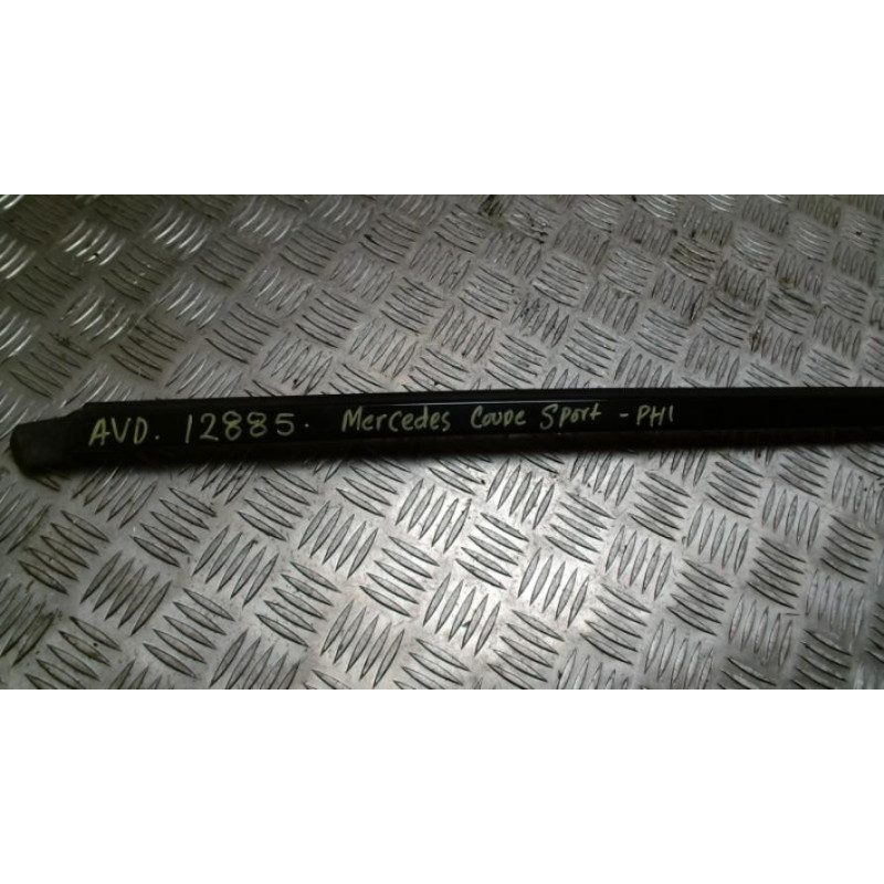 Baguette de porte avant droite NISSAN MICRA 3 PHASE 1 d’occasion