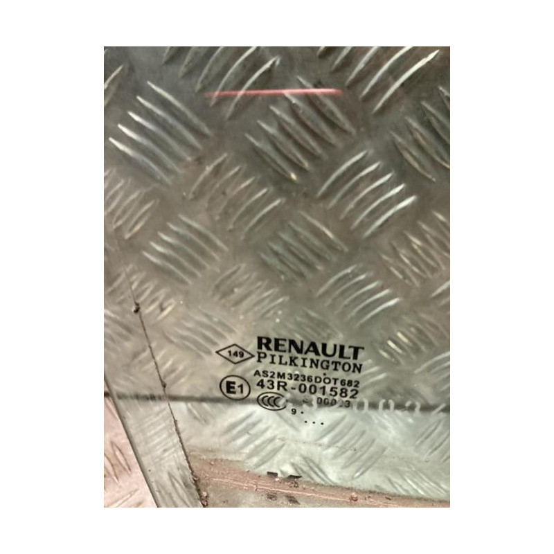 Vitre arriere droit RENAULT LAGUNA 3 PHASE 1 BREAK d’occasion
