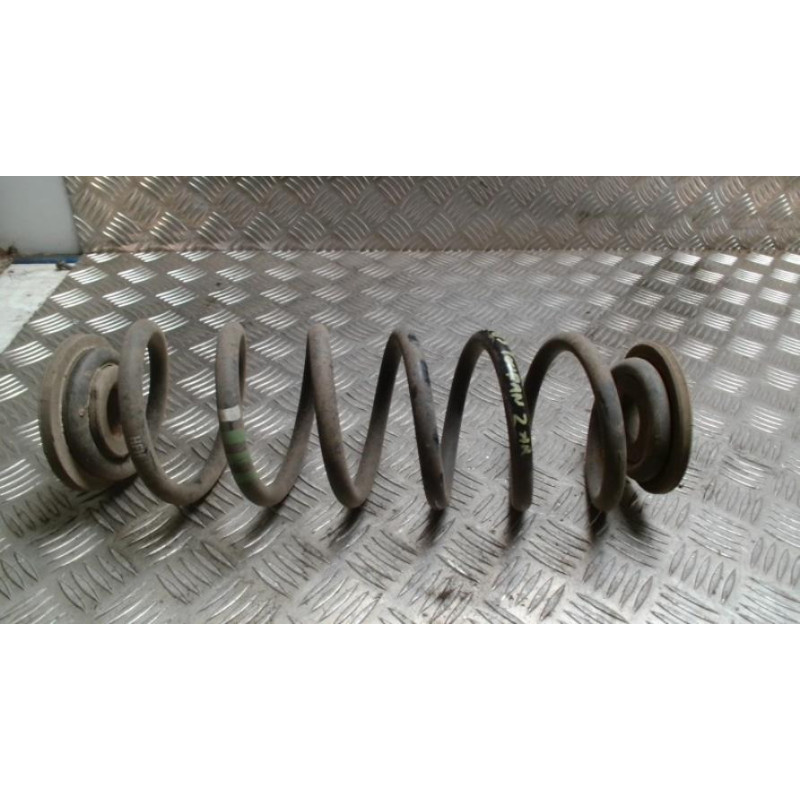 Ressort de suspension arriere VOLKSWAGEN TOURAN 2 d’occasion