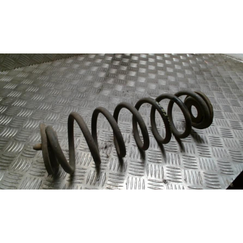 Ressort de suspension arriere VOLKSWAGEN TOURAN 2 d’occasion