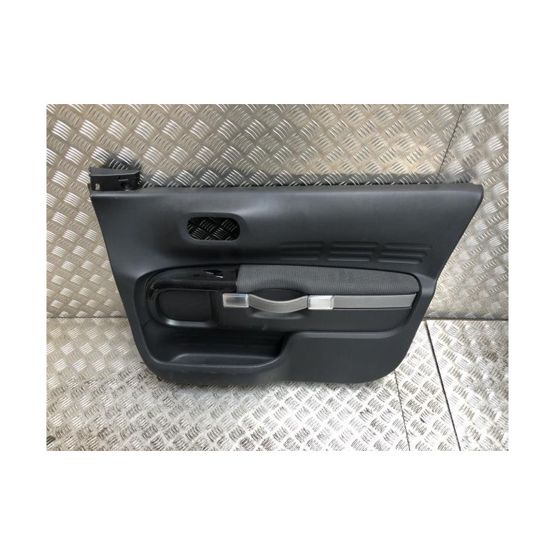 Panneau de porte avant droit CITROEN C4 CACTUS d’occasion