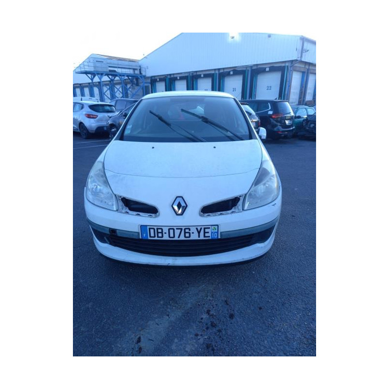 Renfort pare choc avant (traverse) RENAULT CLIO 3 PHASE 1 d’occasion