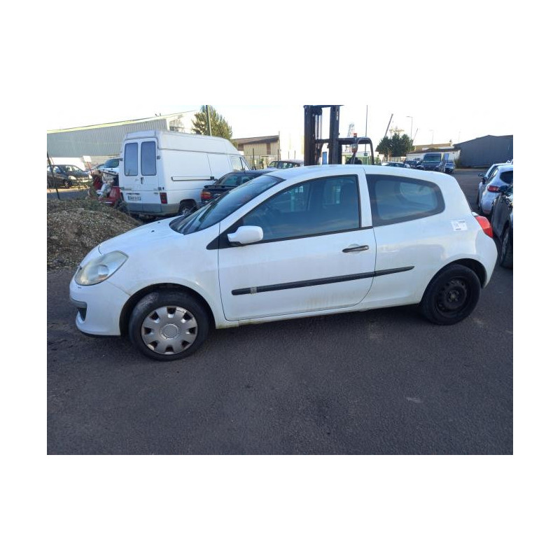 Renfort pare choc avant (traverse) RENAULT CLIO 3 PHASE 1 d’occasion