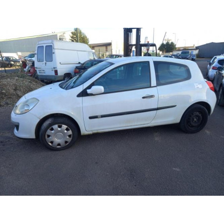 Renfort pare choc avant (traverse) RENAULT CLIO 3 PHASE 1 d’occasion
