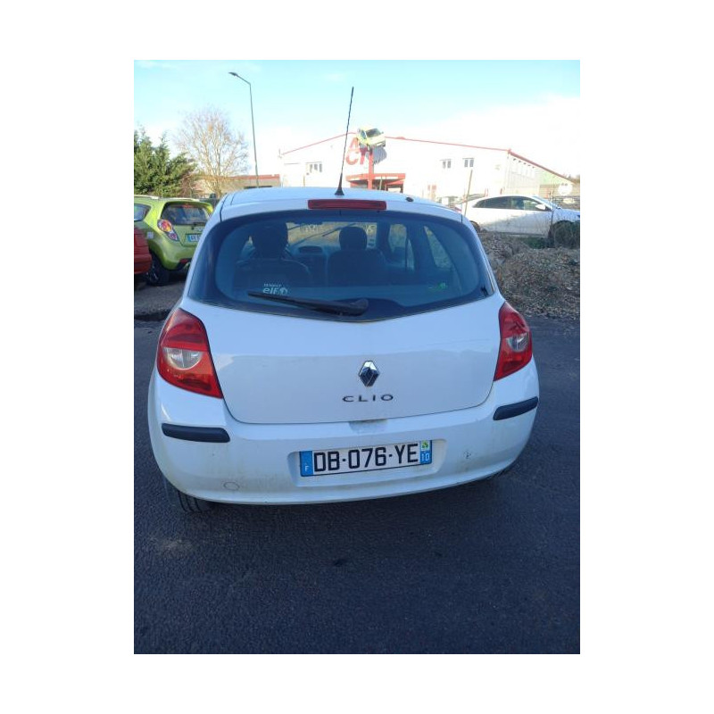 Renfort pare choc avant (traverse) RENAULT CLIO 3 PHASE 1 d’occasion