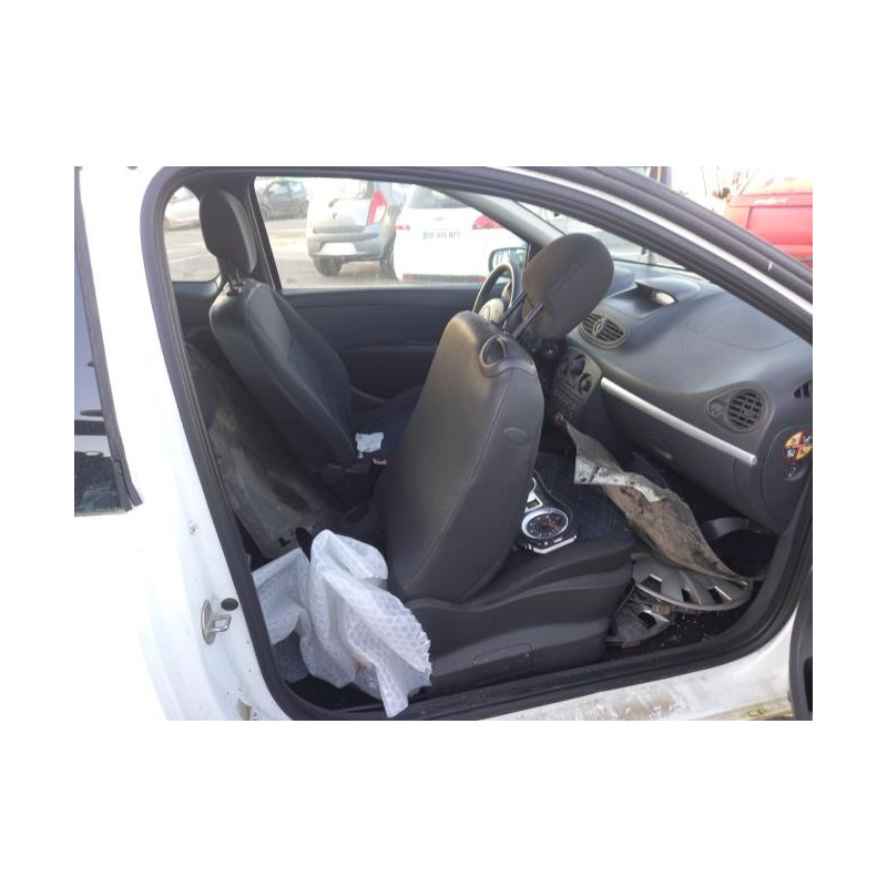 Renfort pare choc avant (traverse) RENAULT CLIO 3 PHASE 1 d’occasion
