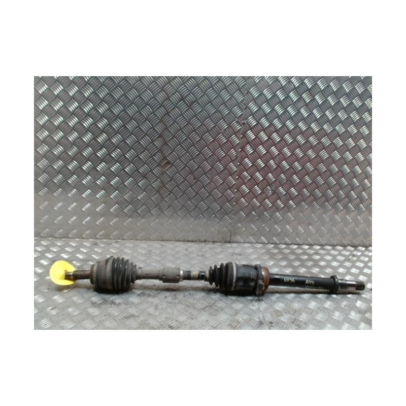 Cardan droit (transmission) TOYOTA COROLLA VERSO 2 PHASE 1 d’occasion