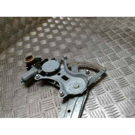 Leve vitre electrique arriere gauche TOYOTA COROLLA VERSO 2 PHASE 1 d’occasion