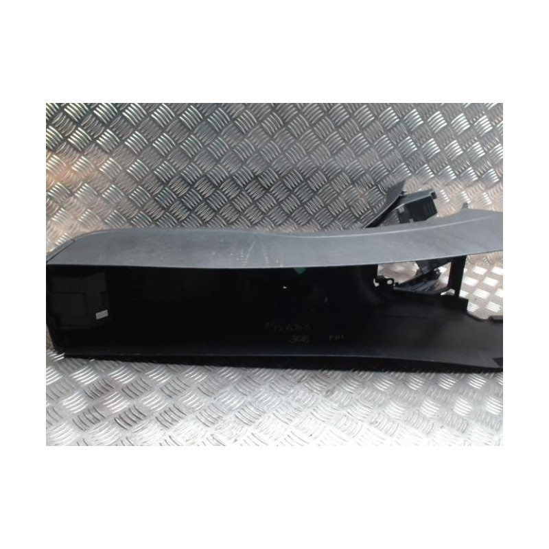 Console central (interieur plastique) PEUGEOT 308 1 PHASE 1 d’occasion