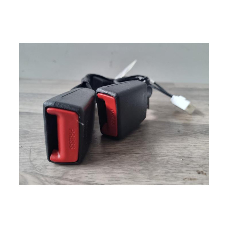 Attache ceinture arriere droit KIA RIO 4 PHASE 1 d’occasion