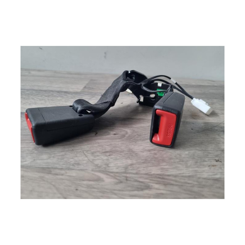 Attache ceinture arriere droit KIA RIO 4 PHASE 1 d’occasion