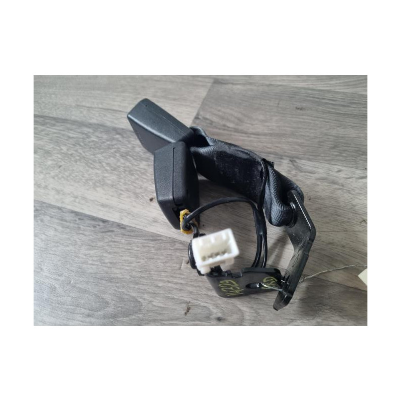 Attache ceinture arriere droit KIA RIO 4 PHASE 1 d’occasion