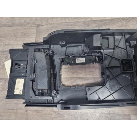 Console central (interieur plastique) AUDI A6 3 AVANT PHASE 1 BREAK d’occasion