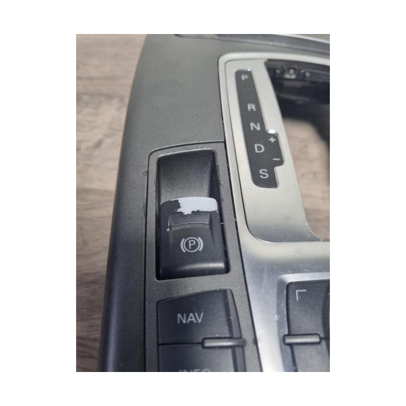 Console central (interieur plastique) AUDI A6 3 AVANT PHASE 1 BREAK d’occasion