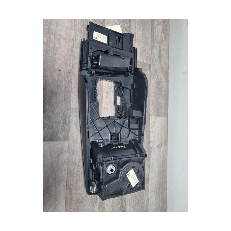 Console central (interieur plastique) AUDI A6 3 AVANT PHASE 1 BREAK d’occasion