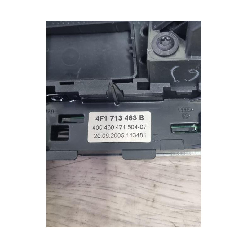 Console central (interieur plastique) AUDI A6 3 AVANT PHASE 1 BREAK d’occasion