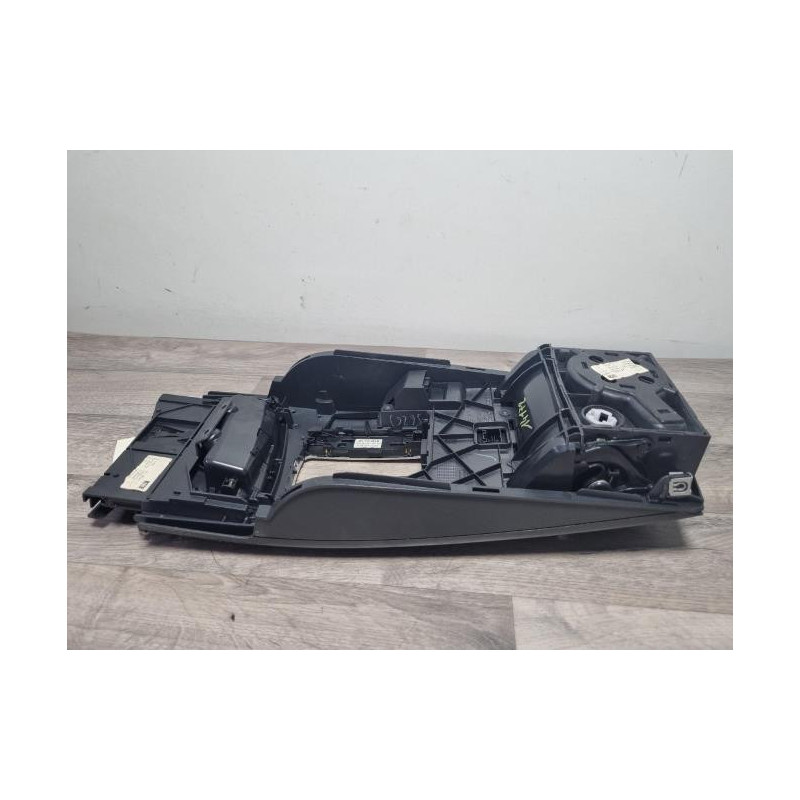 Console central (interieur plastique) AUDI A6 3 AVANT PHASE 1 BREAK d’occasion