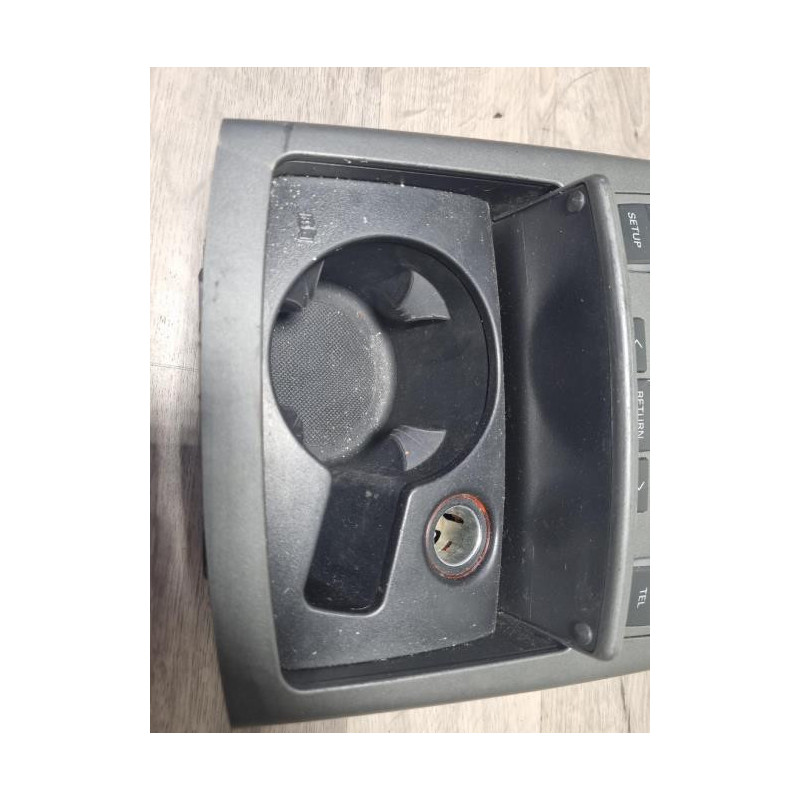 Console central (interieur plastique) AUDI A6 3 AVANT PHASE 1 BREAK d’occasion