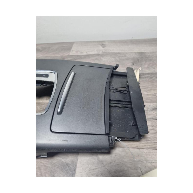 Console central (interieur plastique) AUDI A6 3 AVANT PHASE 1 BREAK d’occasion