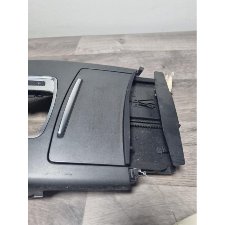 Console central (interieur plastique) AUDI A6 3 AVANT PHASE 1 BREAK d’occasion