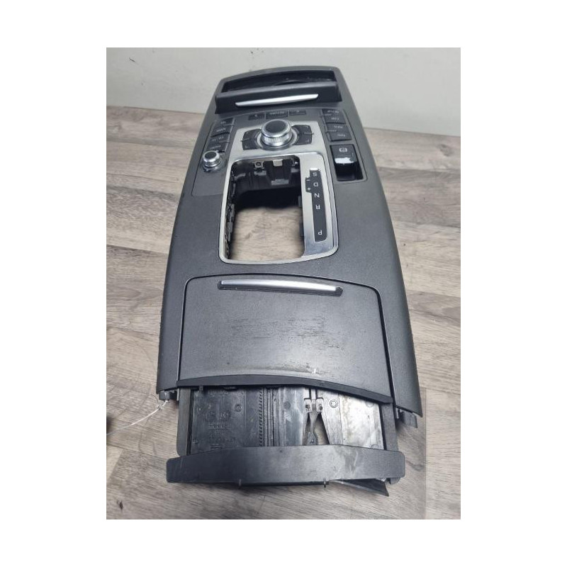 Console central (interieur plastique) AUDI A6 3 AVANT PHASE 1 BREAK d’occasion