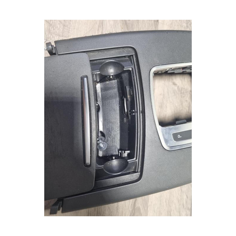 Console central (interieur plastique) AUDI A6 3 AVANT PHASE 1 BREAK d’occasion