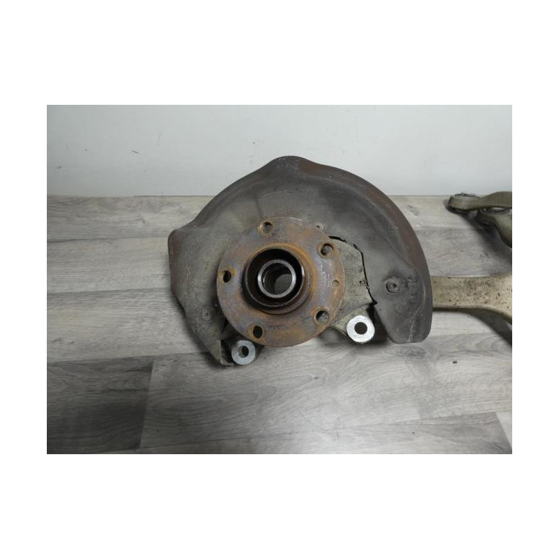 Fusee avant gauche AUDI A6 3 AVANT PHASE 1 BREAK d’occasion