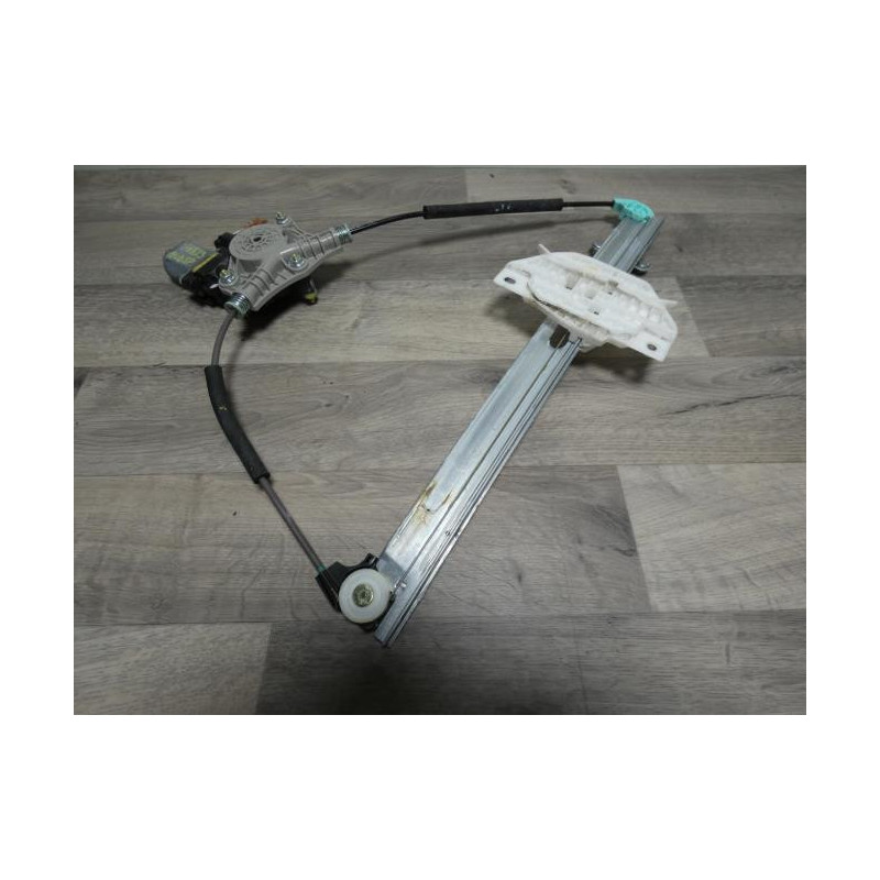 Leve vitre electrique avant droit KIA RIO 4 PHASE 1 d’occasion