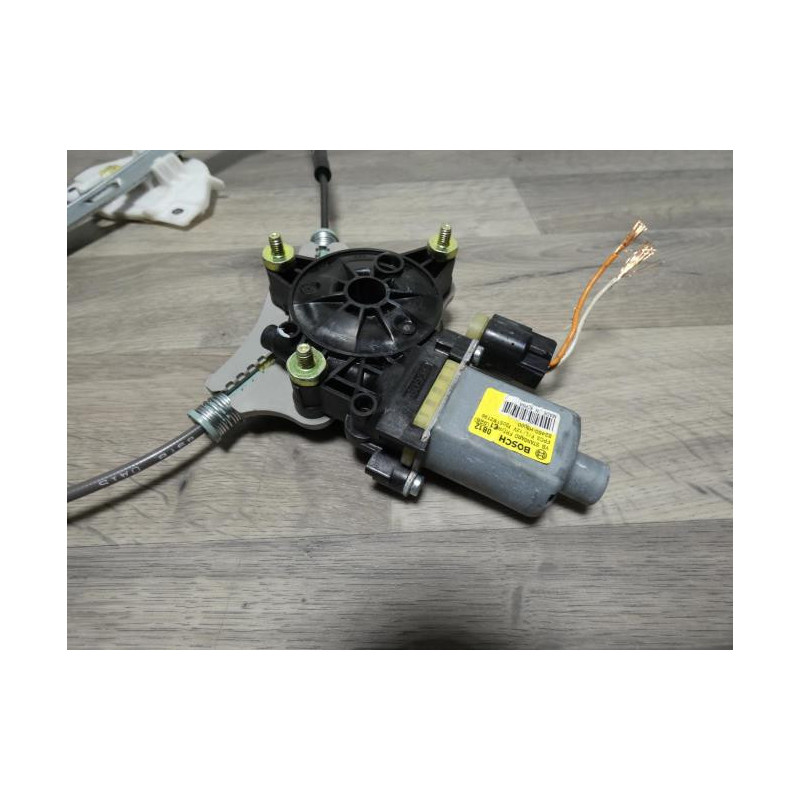 Leve vitre electrique avant droit KIA RIO 4 PHASE 1 d’occasion