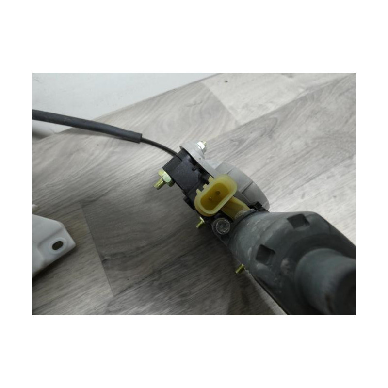 Leve vitre electrique avant droit KIA RIO 4 PHASE 1 d’occasion