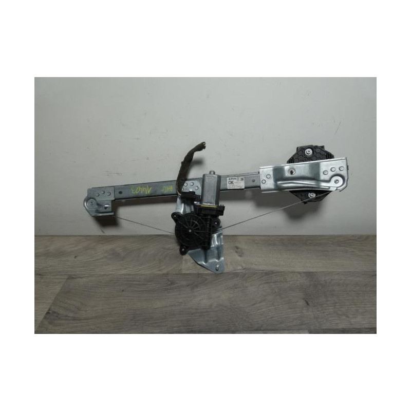 Leve vitre electrique avant gauche DACIA SANDERO 2 PHASE 1 d’occasion
