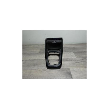 Console central (interieur plastique) KIA RIO 4 PHASE 1 d’occasion