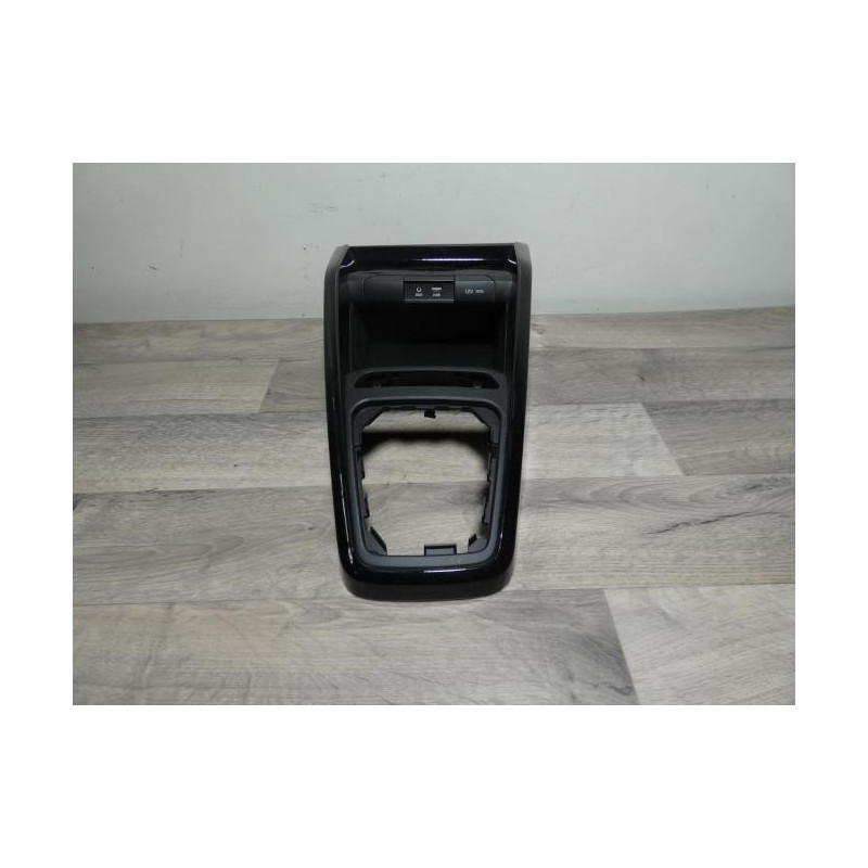 Console central (interieur plastique) KIA RIO 4 PHASE 1 d’occasion