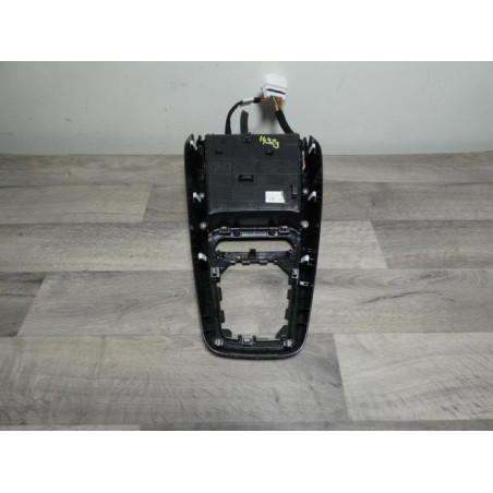 Console central (interieur plastique) KIA RIO 4 PHASE 1 d’occasion