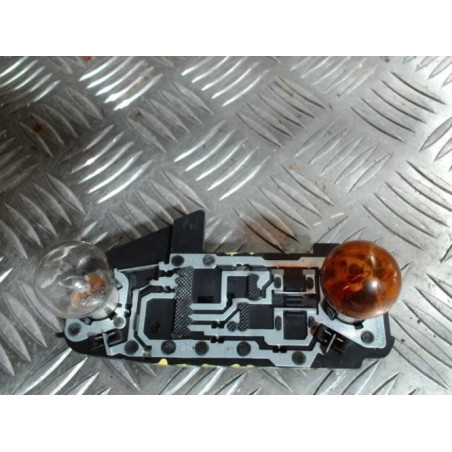 Platine feu arriere droit TOYOTA YARIS 2 PHASE 2 d’occasion