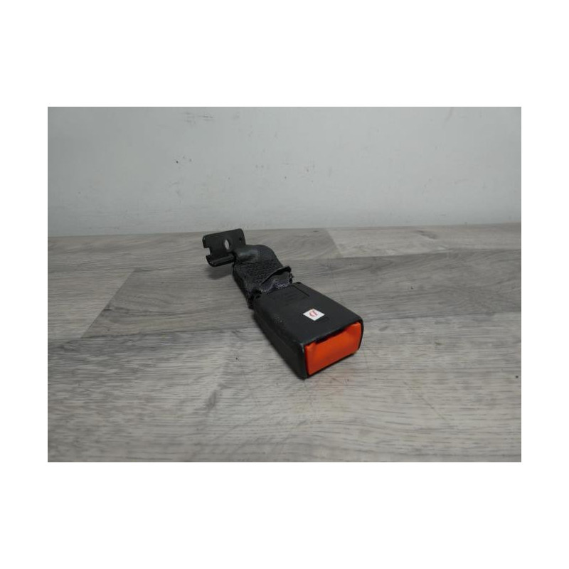 Attache ceinture arriere droit FIAT 500 2 PHASE 1 d’occasion