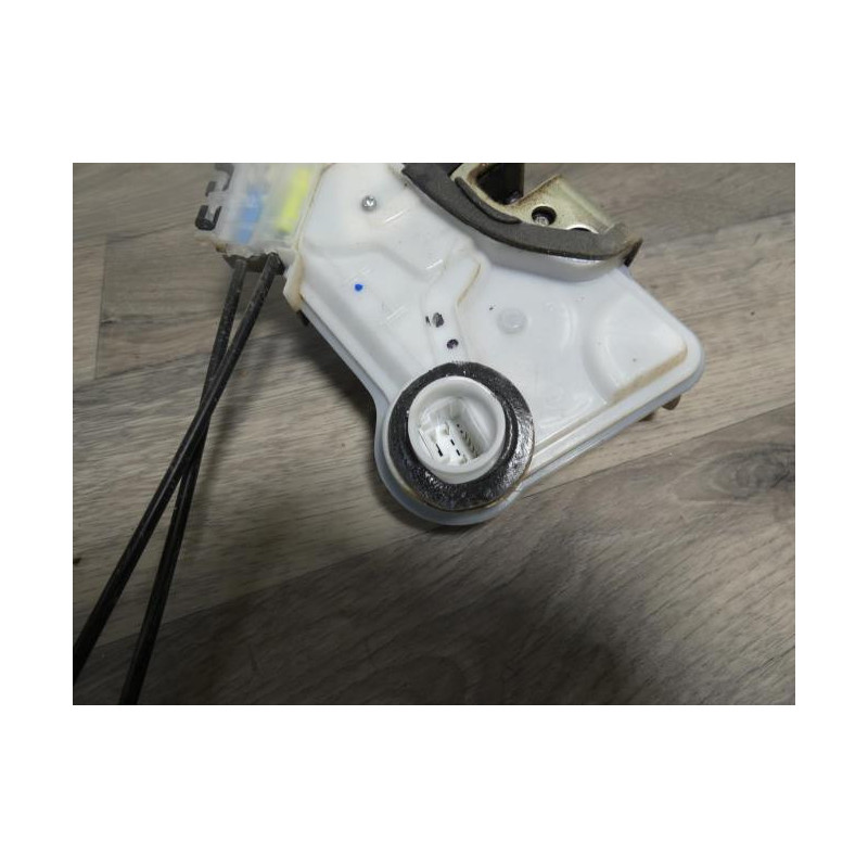 Serrure avant gauche TOYOTA HILUX 5 PHASE 1 d’occasion