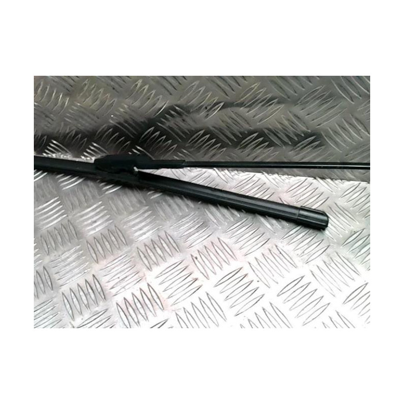 Bras essuie glace avant droit VOLKSWAGEN POLO 6 PHASE 1 d’occasion