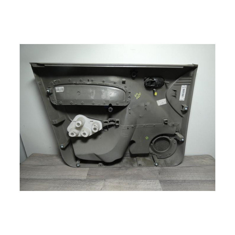 Panneau de porte avant droit RENAULT KANGOO 2 PHASE 1 d’occasion