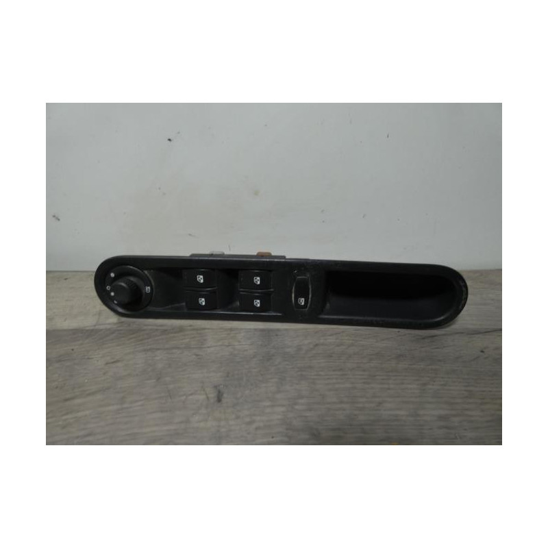 Interrupteur de leve vitre avant gauche RENAULT GRAND ESPACE 4 PHASE 2 d’occasion